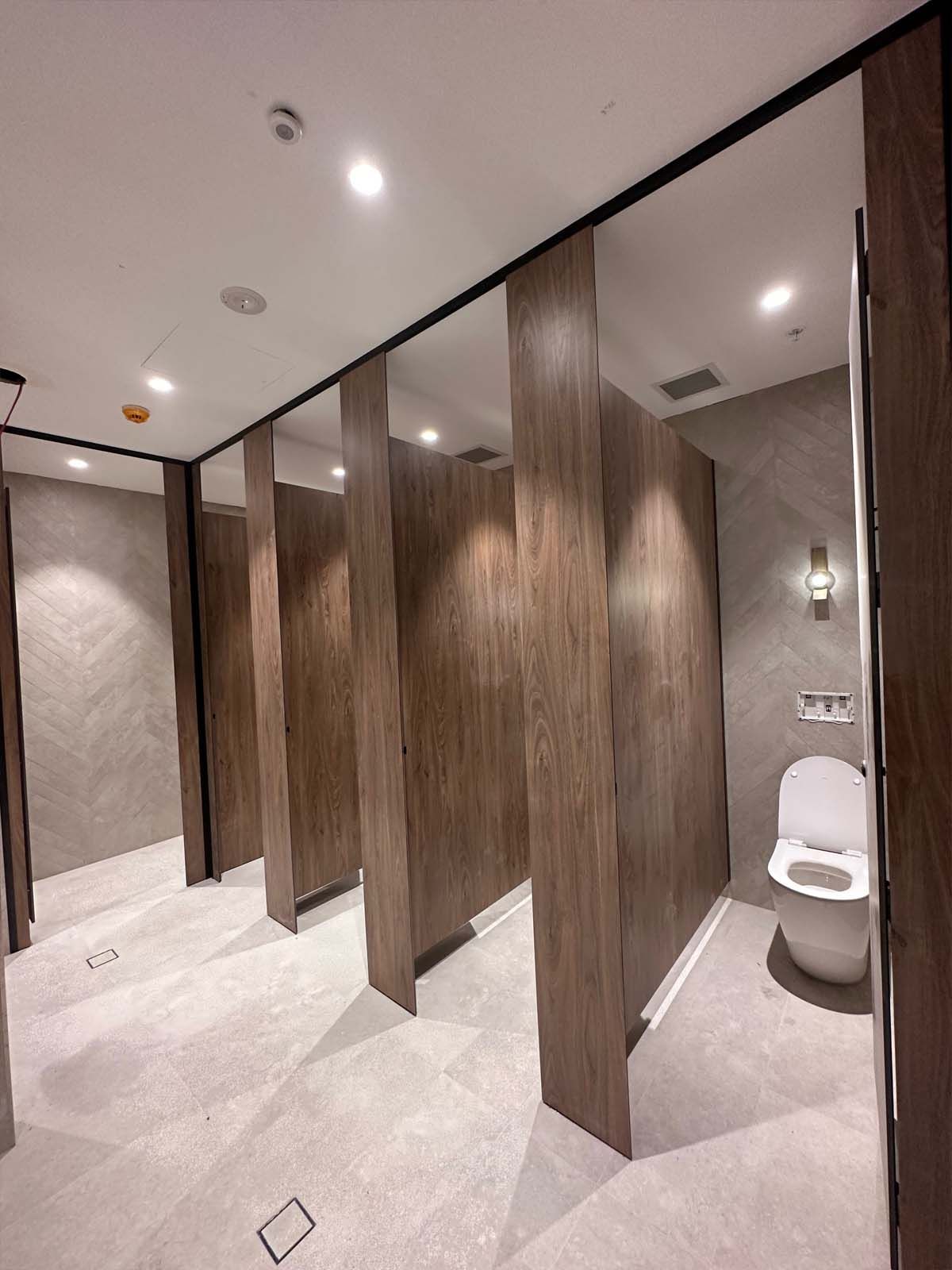 Bathroom And Wet Area Partitions For Luxury Apartments - JCR Laminate ...